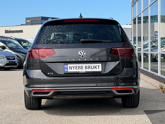 Volkswagen Passat 4 of 24