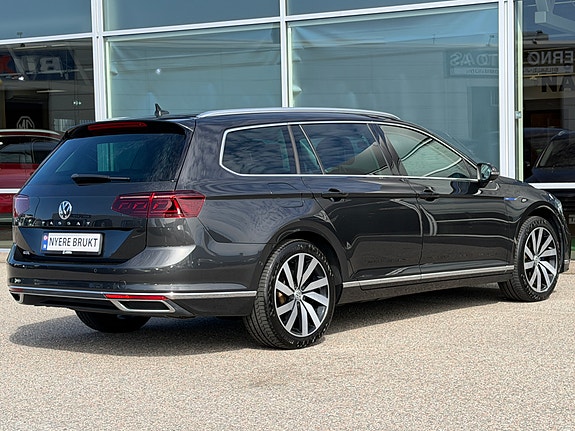 Volkswagen Passat 5 of 24