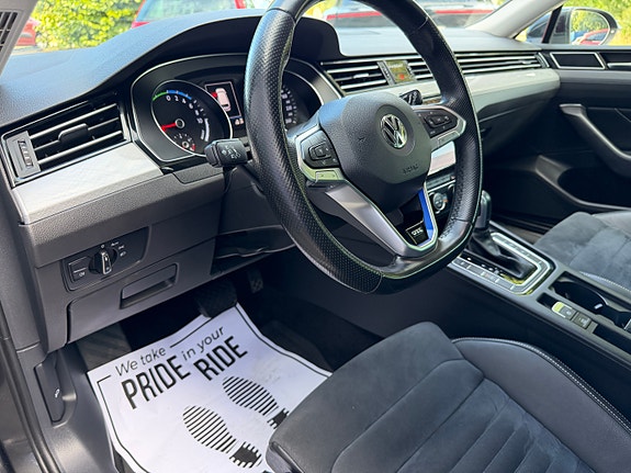 Volkswagen Passat 12 of 24