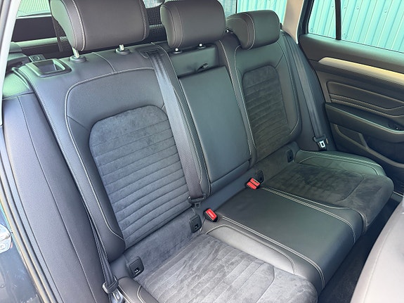 Volkswagen Passat 21 of 24