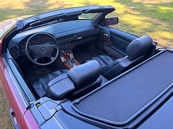 Mercedes-Benz SL300 16 of 25