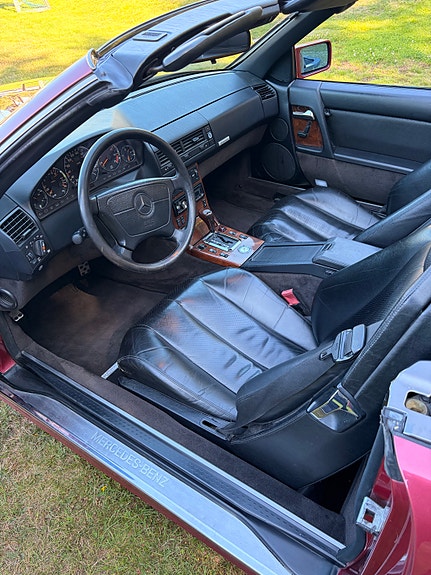 Mercedes-Benz SL300 19 of 25