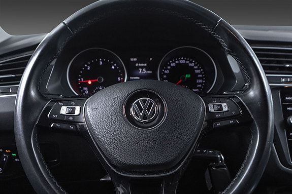 Volkswagen Tiguan 12 of 30