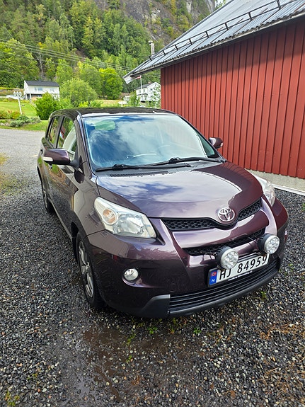 Toyota Urban Cruiser 2 of 21