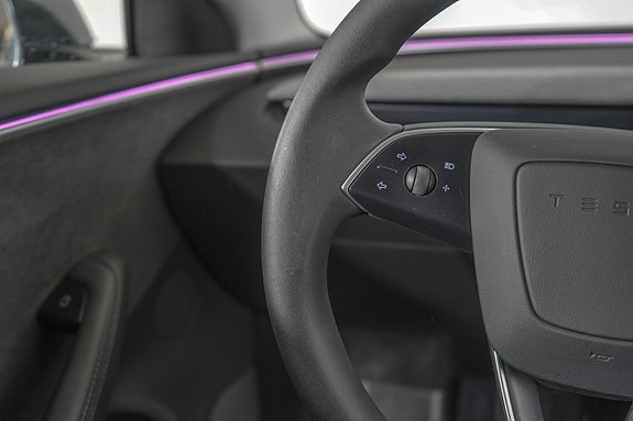 Tesla Model 3 19 of 24