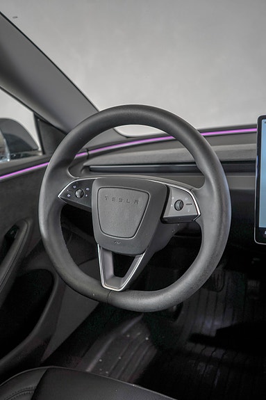 Tesla Model 3 17 of 24