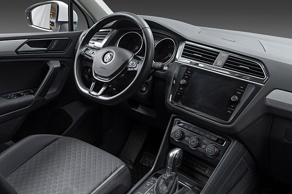 Volkswagen Tiguan 27 of 27