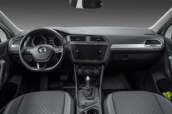 Volkswagen Tiguan 24 of 27