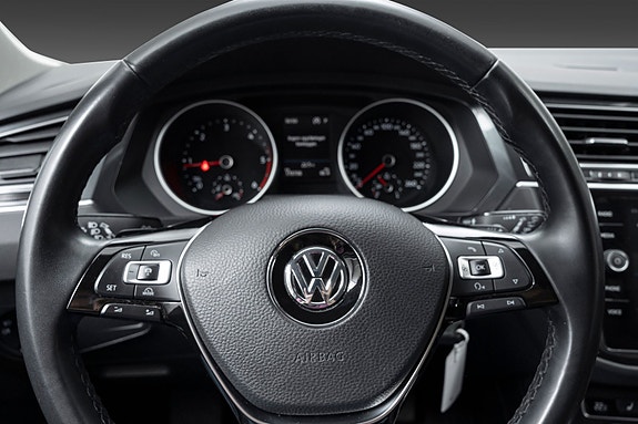 Volkswagen Tiguan 19 of 27