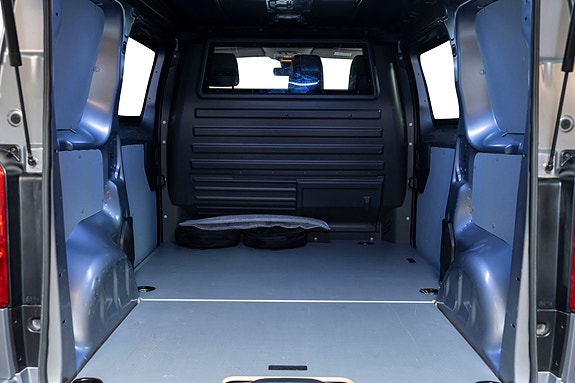 Peugeot e-Expert 23 of 27