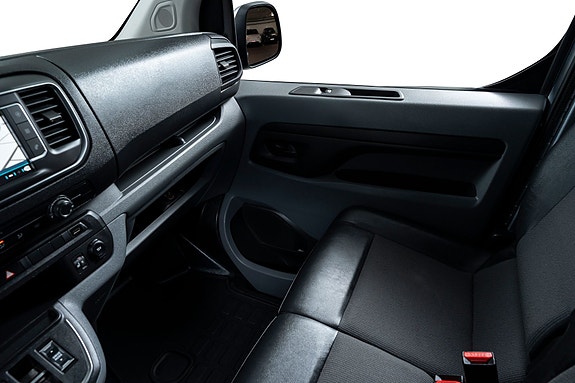 Peugeot e-Expert 18 of 27