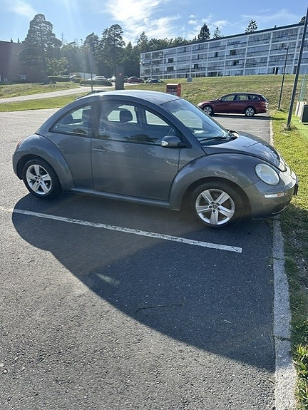 Volkswagen New Beetle 3 of 7