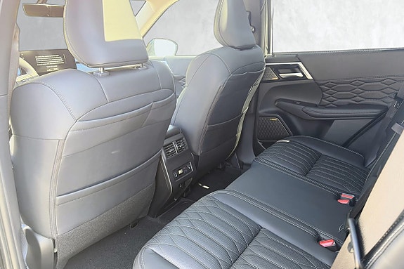 Mitsubishi Outlander 12 of 20