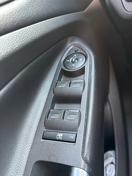 Ford Kuga 11 of 30