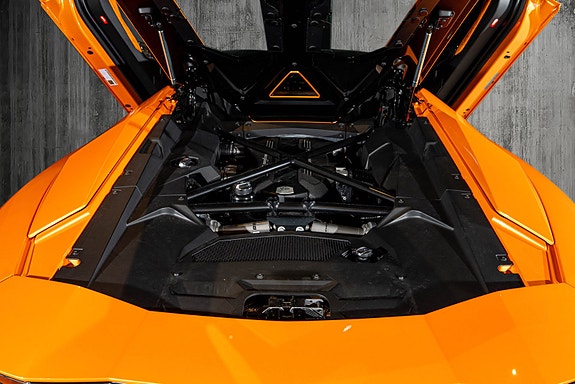Lamborghini Aventador 25 of 30