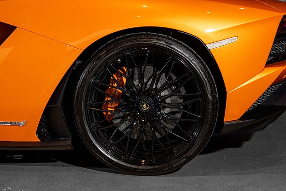 Lamborghini Aventador 16 of 30