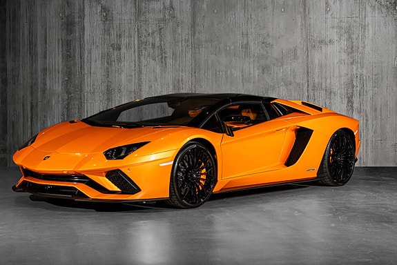 Lamborghini Aventador 2 of 30