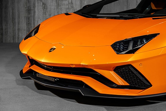 Lamborghini Aventador 8 of 30