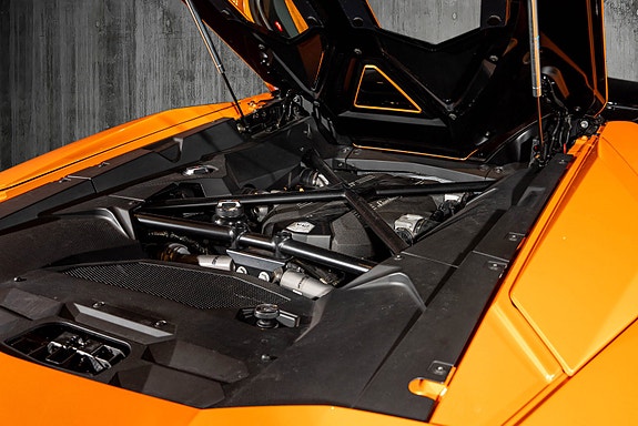 Lamborghini Aventador 26 of 30