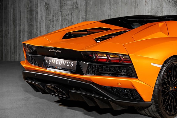 Lamborghini Aventador 17 of 30