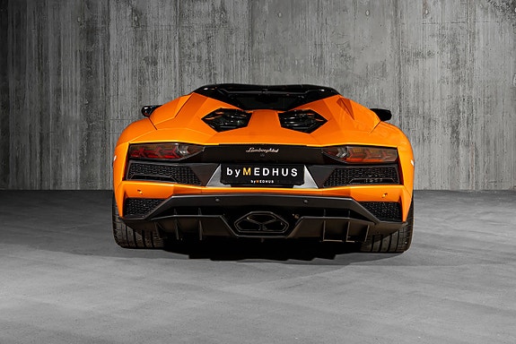 Lamborghini Aventador 13 of 30