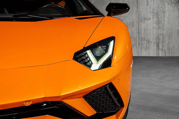 Lamborghini Aventador 9 of 30