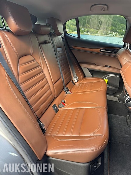 Alfa Romeo Stelvio 17 of 26