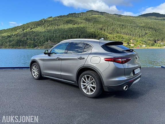 Alfa Romeo Stelvio 6 of 26