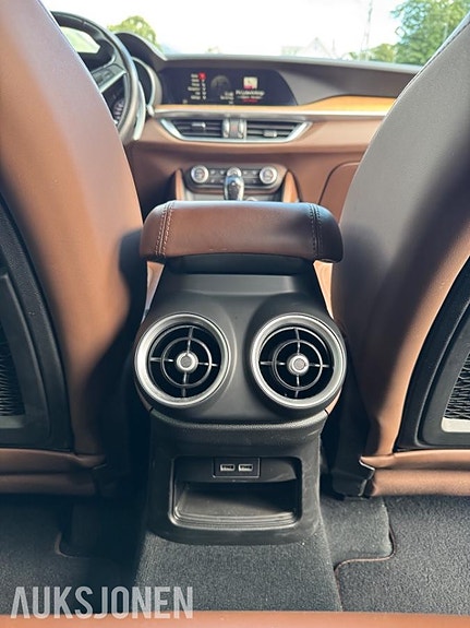 Alfa Romeo Stelvio 19 of 26