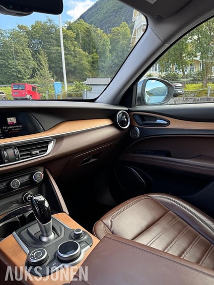 Alfa Romeo Stelvio 15 of 26