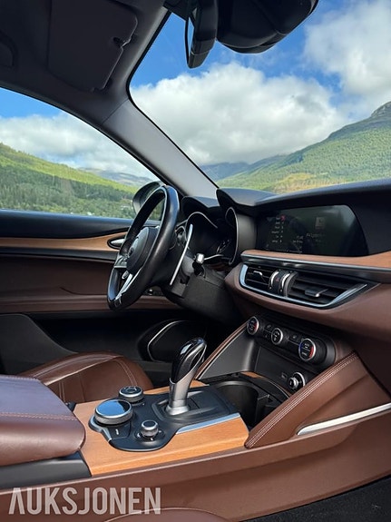 Alfa Romeo Stelvio 12 of 26