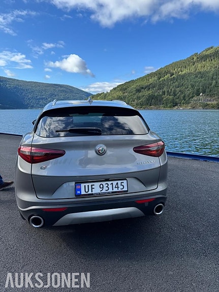 Alfa Romeo Stelvio 4 of 26