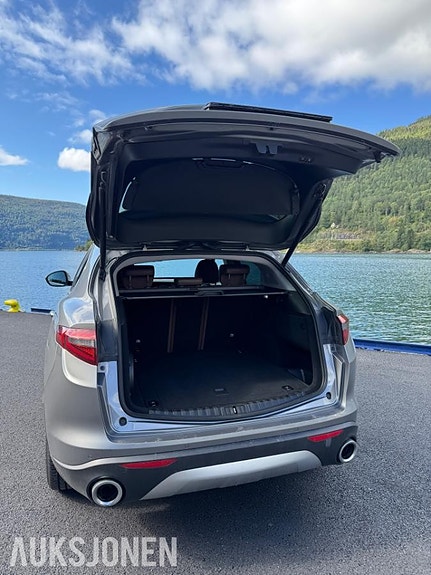 Alfa Romeo Stelvio 20 of 26