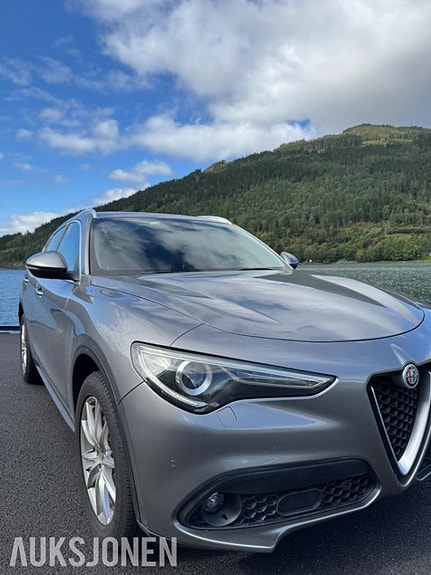 Alfa Romeo Stelvio 3 of 26