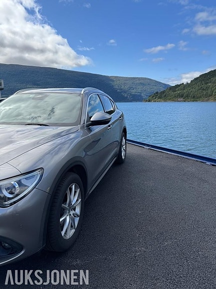 Alfa Romeo Stelvio 7 of 26