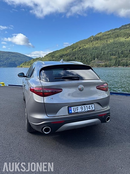 Alfa Romeo Stelvio 5 of 26