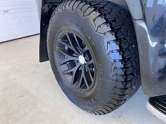 Toyota Land Cruiser 12 of 30