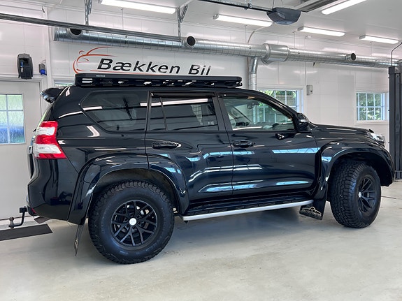 Toyota Land Cruiser 8 of 30