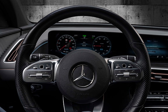 Mercedes-Benz EQC400 25 of 30