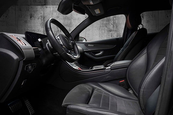 Mercedes-Benz EQC400 13 of 30