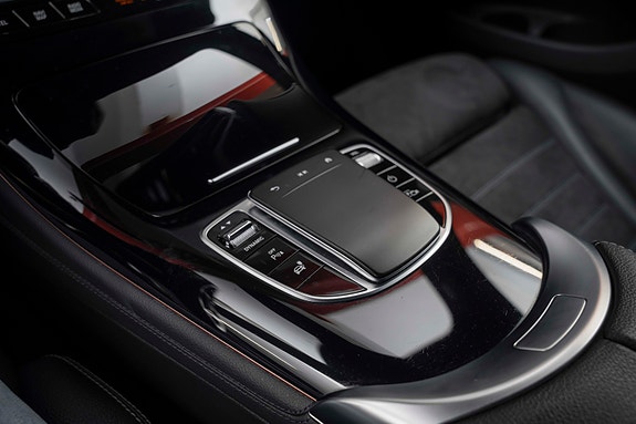 Mercedes-Benz EQC400 27 of 30