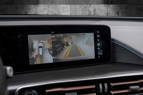 Mercedes-Benz EQC400 29 of 30
