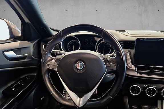 Alfa Romeo Giulietta 12 of 17