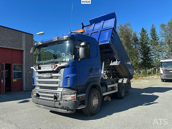 Scania R500 6x2 brøyterigget tippbil m/ brøyteplate og underliggende skjær. SE VIDEO 3 of 30