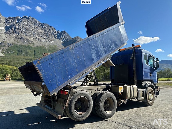Scania R500 6x2 brøyterigget tippbil m/ brøyteplate og underliggende skjær. SE VIDEO 7 of 30