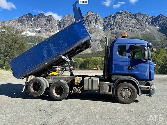 Scania R500 6x2 brøyterigget tippbil m/ brøyteplate og underliggende skjær. SE VIDEO 6 of 30