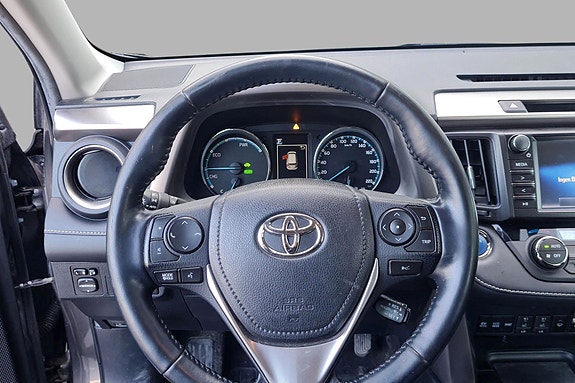 Toyota RAV4 5 of 5