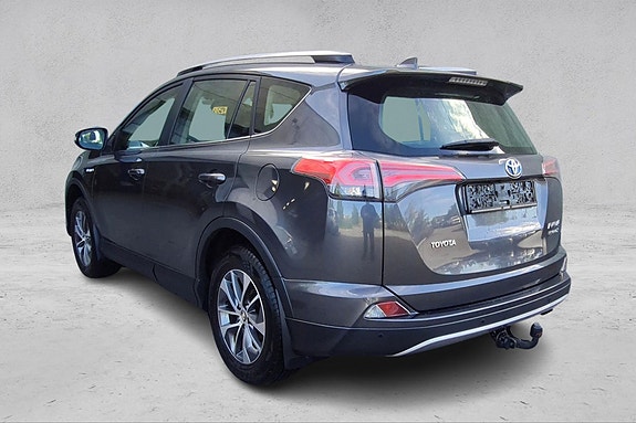 Toyota RAV4 3 of 5