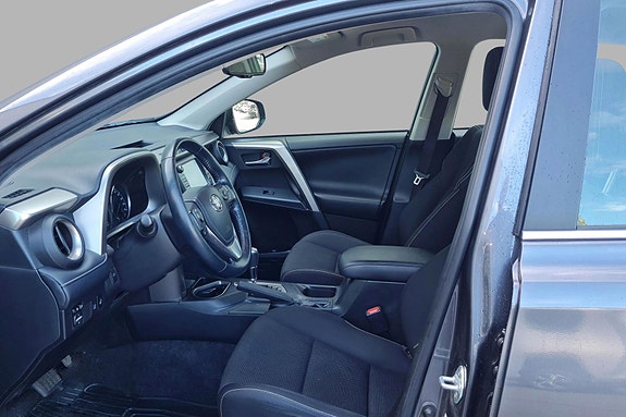Toyota RAV4 4 of 5