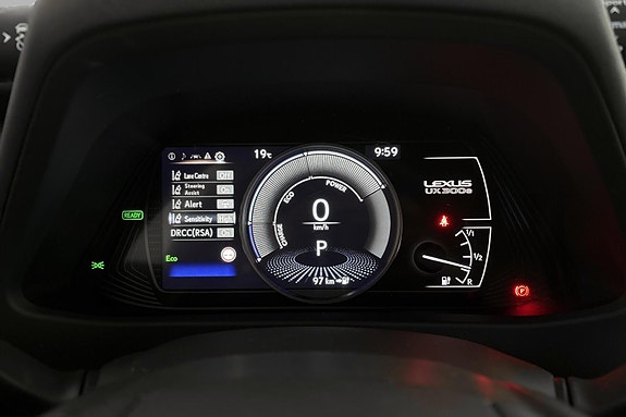 Lexus UX300e 15 of 28